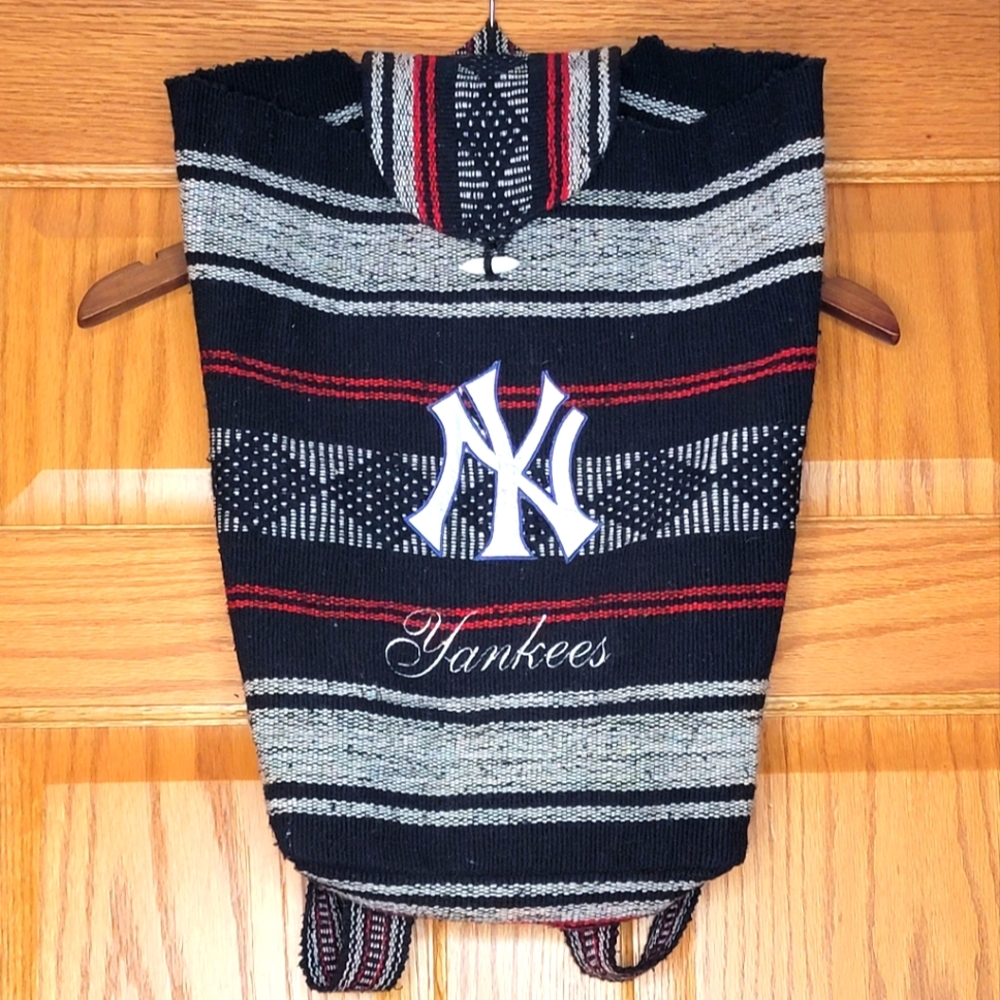 Hard to find New York Yankees Flap Close Bookbag Backpack Navy, Red, White